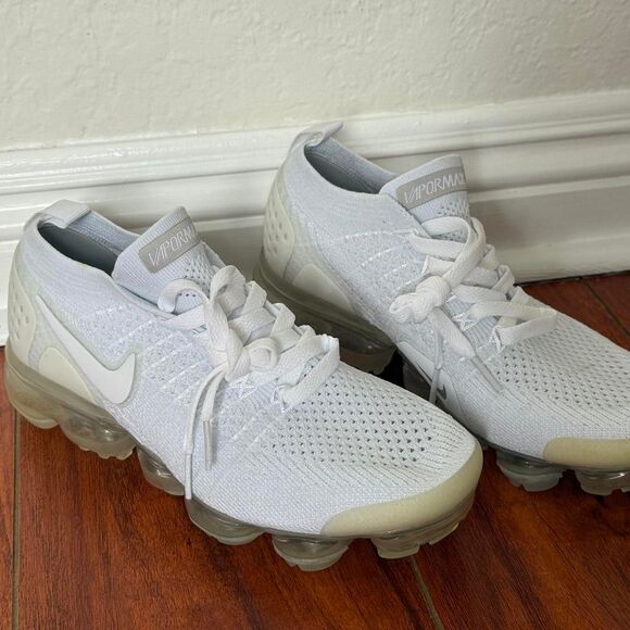 Nike Women's White Trainers US 7 - Picture 1 of 5